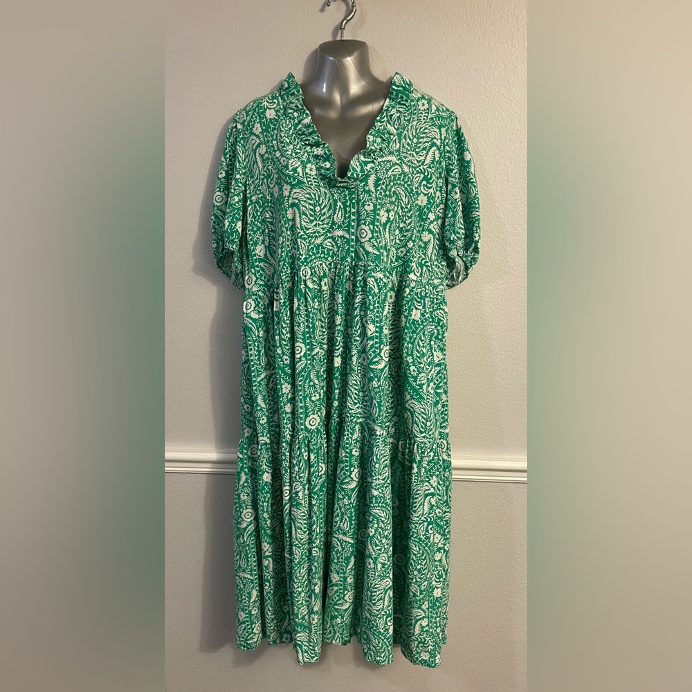 Crown & Ivy Green and White Midi Dress